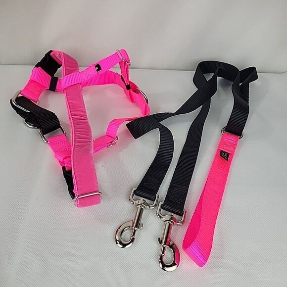 2 Hounds Design Freedom No Pull Dog Harness & Leash Set MEDIUM 1" Width Pink - Picture 1 of 10